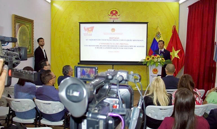 Vietnamese Ambassador to Venezuela Vu Trung My speaks at the press briefing. (Photo:Embassy)