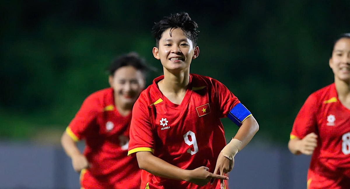 Vietnamese girls secure an AFC U20 Women's Asian Cup spot in Thailand next year after outplaying Kyrgyzstan in an qualifier on August 10. (Photo: VFF)
