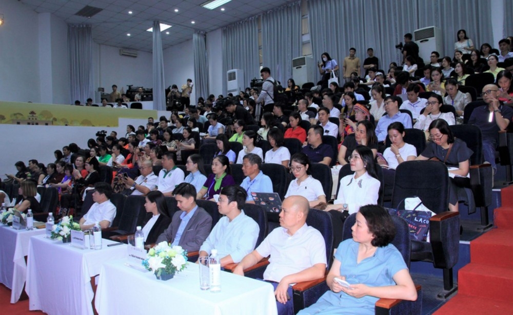  Participating delegates (Photo: congthuong.vn)