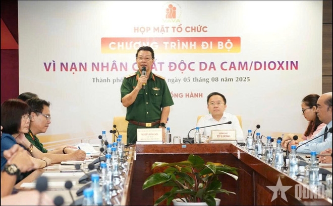Major General, Associate Professor, Dr., and People’s Physician Nguyen Hong Son, Chairman of the Ho Chi Minh City Association for Victims of Agent Orange/Dioxin, speaks about the programme. (Photo: qdnd.vn)