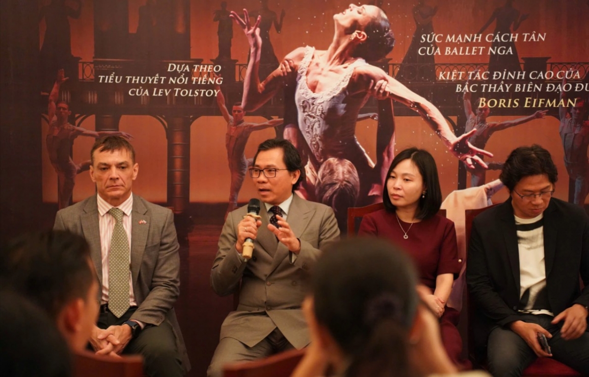 Representatives of the Eifman Ballet and the organizing board share information about the tour. (Photo: Organising Board)