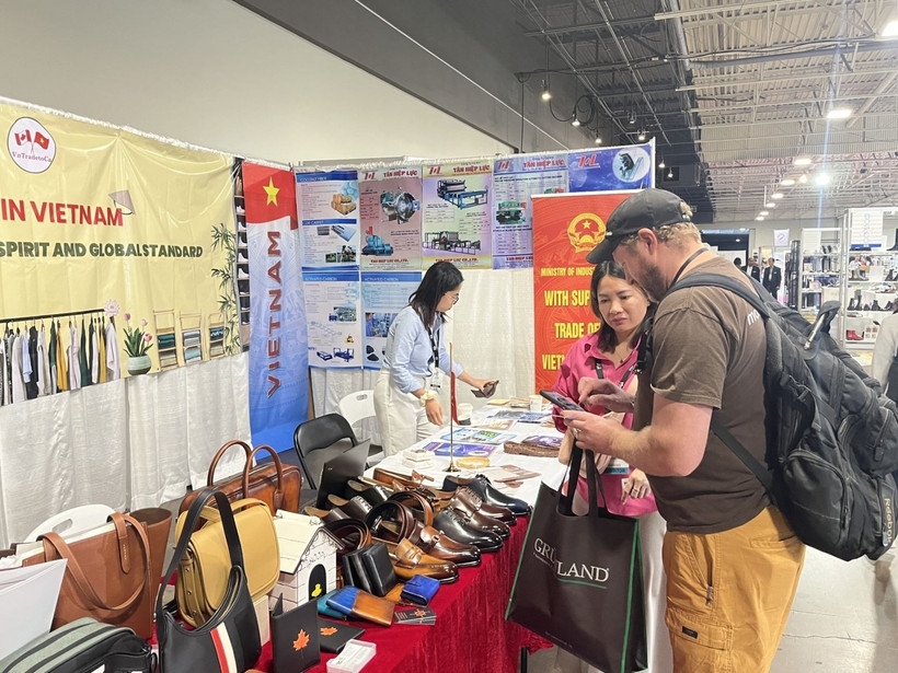 The Vietnamese booth at the Association of Footwear + Apparel (AFA) Canada expo (Photo: VNA)