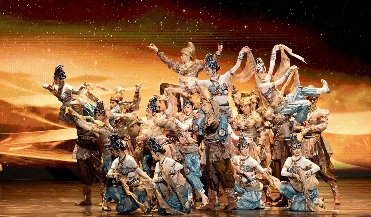 Chinese artists will perform in “Colorful China” programme in Hanoi. (Photo: China National Ethnic Song and Dance Ensemble)