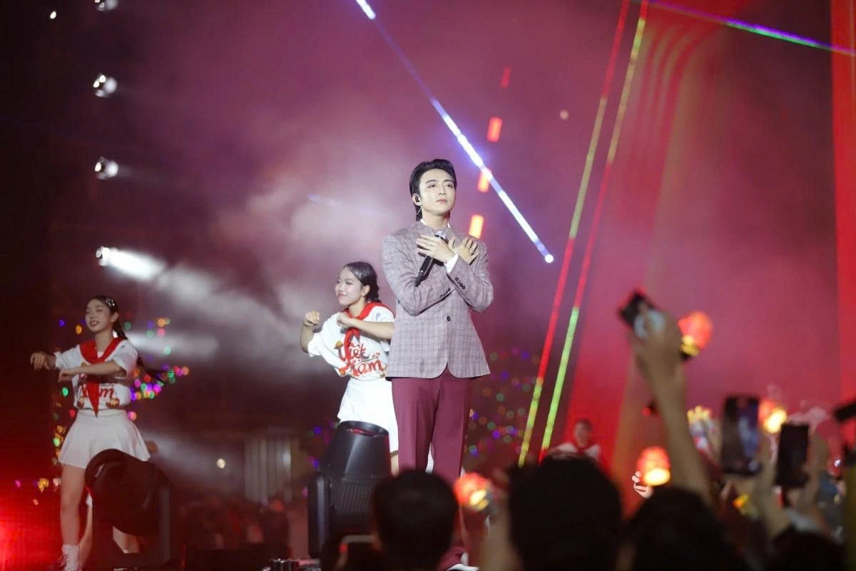 National concert Vietnam in My Heart raises VND4.2 billion for flood victims afected by Typhoon Kajiki in the central region