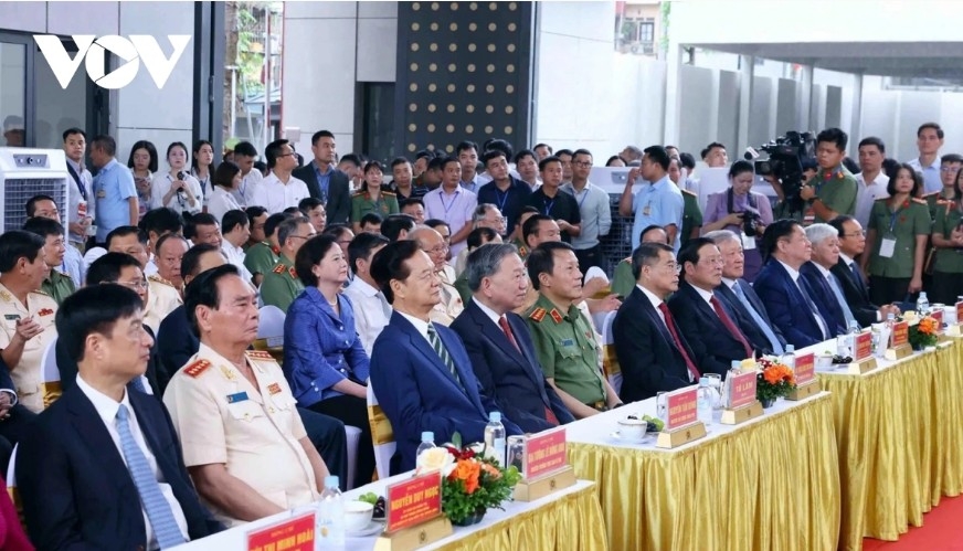 Party General Secretary To Lam together with incumbent and former Party and State leaders attend the ceremony
