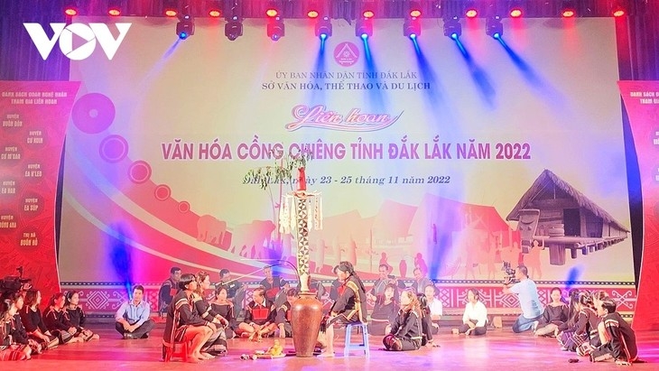 The re-enactment of the parent-child bonding rite of the Ede at the Gong Culture Festival in Dak Lak province in 2022.