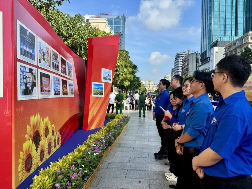 Young people visit the exhibition.