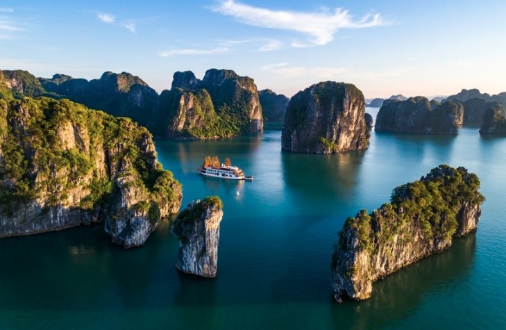 A view of Ha Long Bay