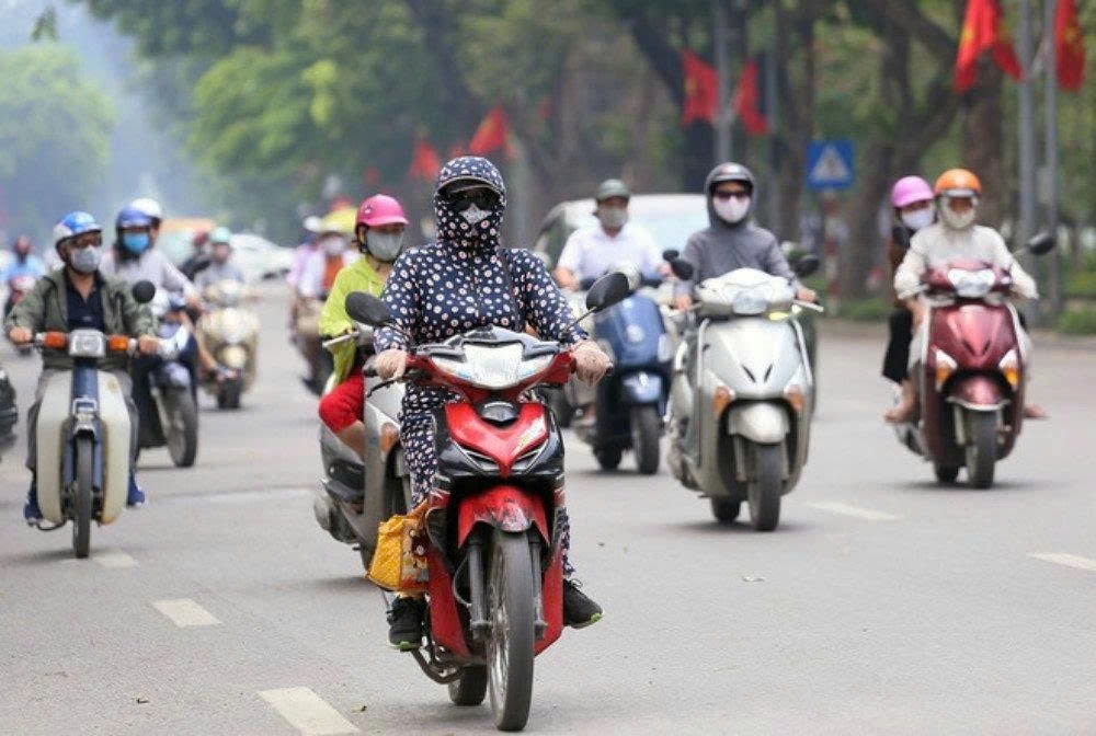 The ongoing heatwave is baking Northern and Central Vietnam, with temperatures exceeding 37°C