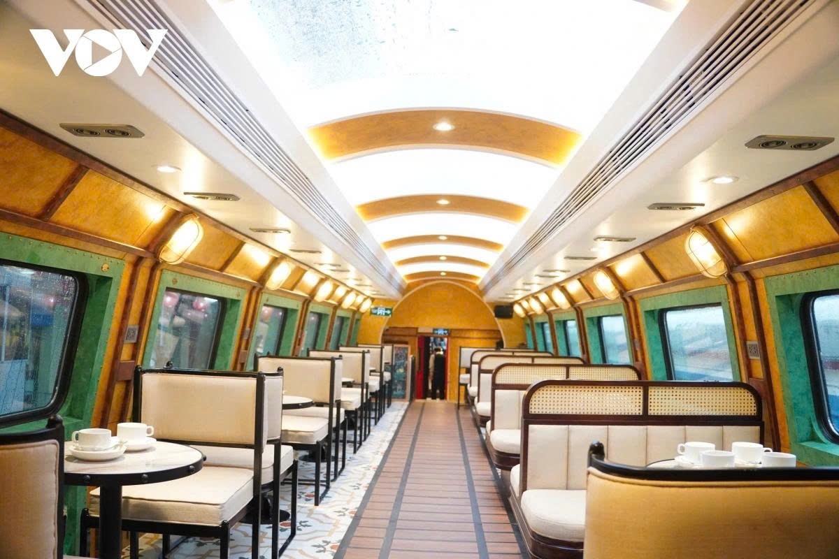 Each carriage combines vintage decoration with contemporary amenities, thereby reflecting Hanoi's timeless charm.