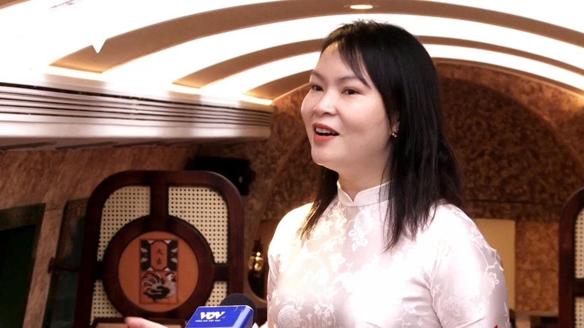 Tran Huyen Thuong says she is very proud to experience unique tourism products in Hanoi which helps to promote Vietnamese tourism to the world.