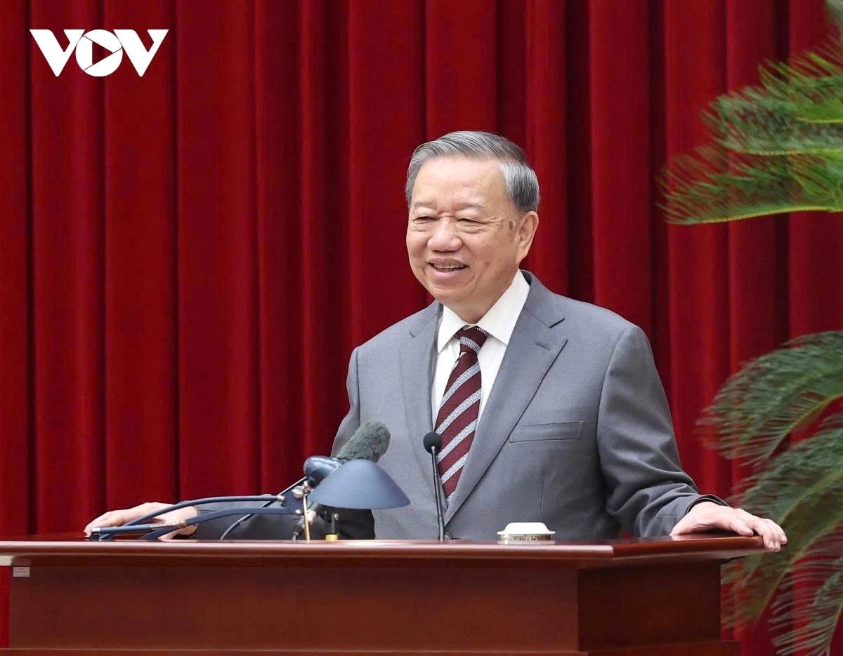 Party General Secretary To Lam speaks at a meeting with 80 representatives of intellectuals, scientists, and artists nationwide in Hanoi on August 6