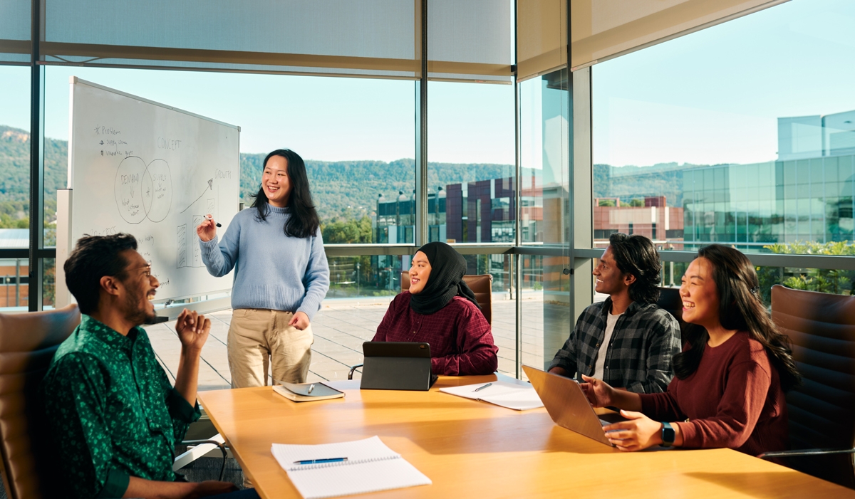 There are more opportunities for Vietnamese students to study in Australia as the government of Australia has decided to increase international student places for 2026. (Photo: Australian Embassy)