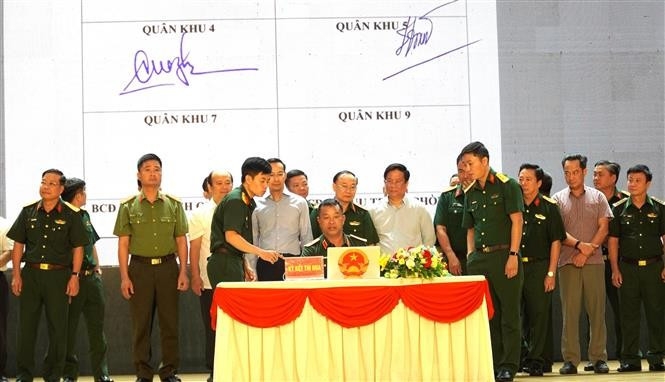 Representatives of ministries, agencies, and 21 coastal provinces and cities sign an agreement to carry out a peak emulation campaign against IUU fishing.