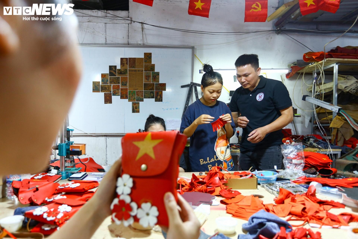 So far, the project has attracted more than 60 people with disabilities, helping them to get a steady income. "Initially, many participants only expect to earn VND 2–3 million per month, but over time their income far exceeds expectations. Some outstanding workers can even make VND400,000–500,000 per working day," shares Phuc.