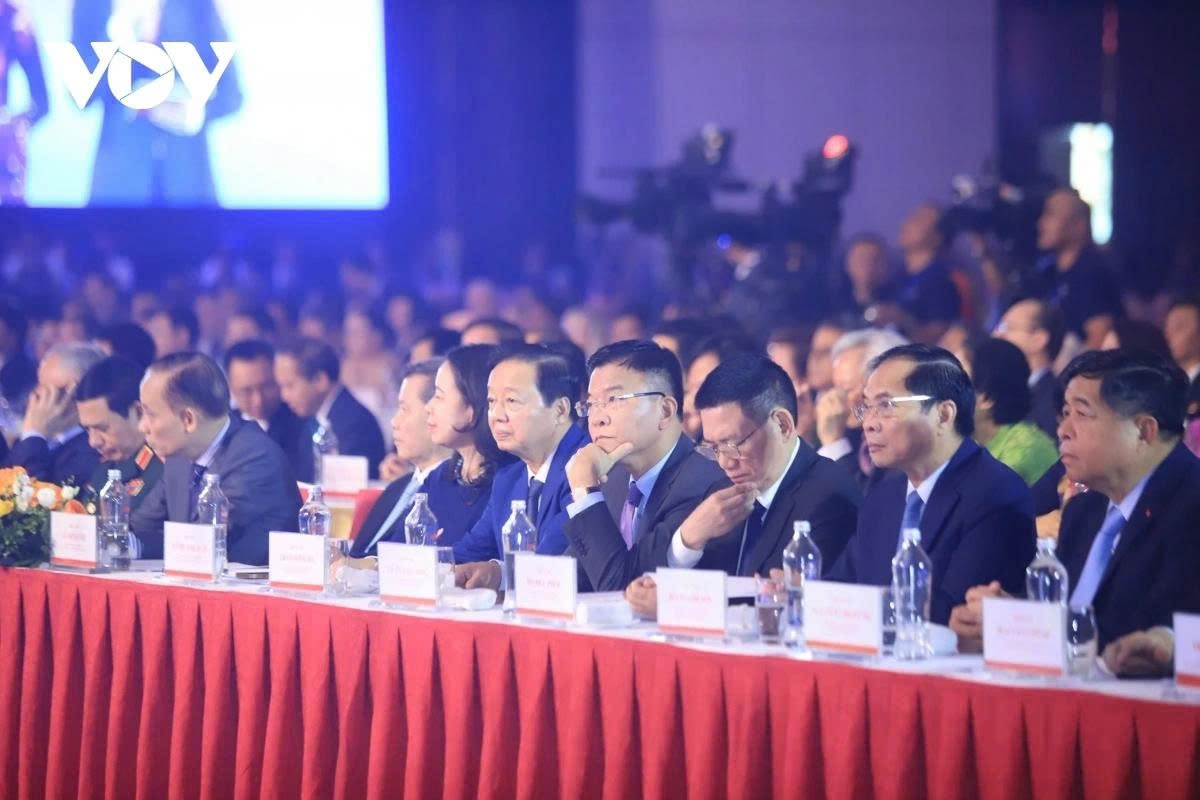 Many other Party and State leaders attend the inauguration ceremony, alongside representatives of ministries and relevant agencies.