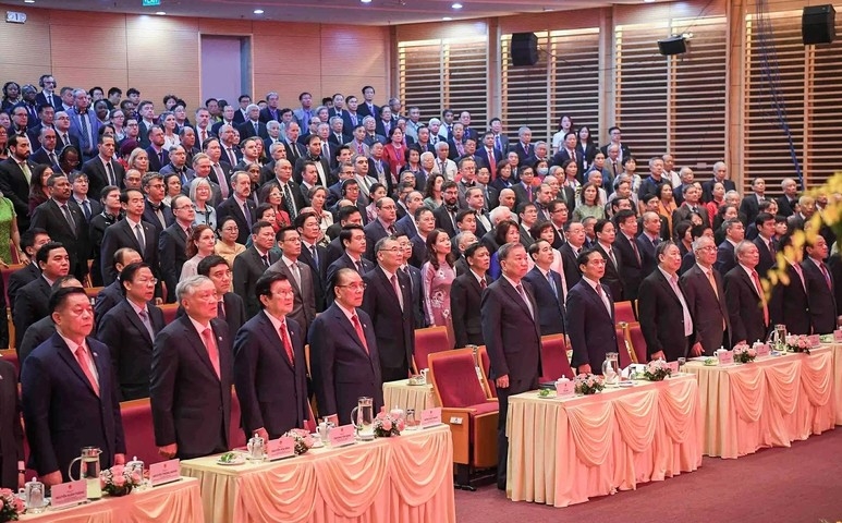 Party and State leaders, former leaders, ambassadors, and heads of foreign missions in Vietnam attend the 80th anniversary ceremony of Vietnam’s diplomatic service (Photo: VGP)