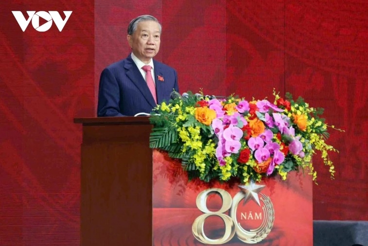 Party General Secretary To Lam delivers a speech at the ceremony