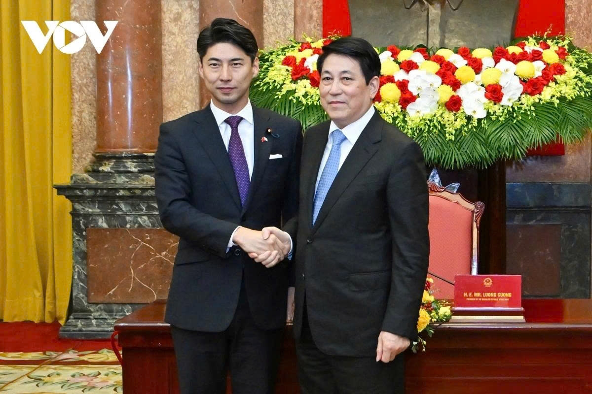 Vietnamese President Luong Cuong (R) receives Yasutaka Nakasone, member of Japan’s House of Representatives and Head of the Youth Division of the Liberal Democratic Party (LDP), in Hanoi on August 22