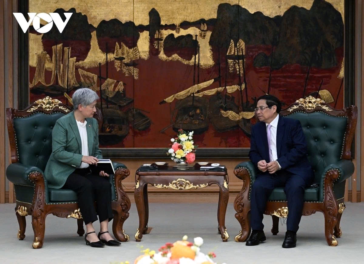 Vietnamese Prime Minister Pham Minh Chinh (R) and Australian Foreign Minister Penny Wong discuss measures to strengthen the Comprehensive Strategic Partnership between the two countries, during their meeting in Hanoi on August 20