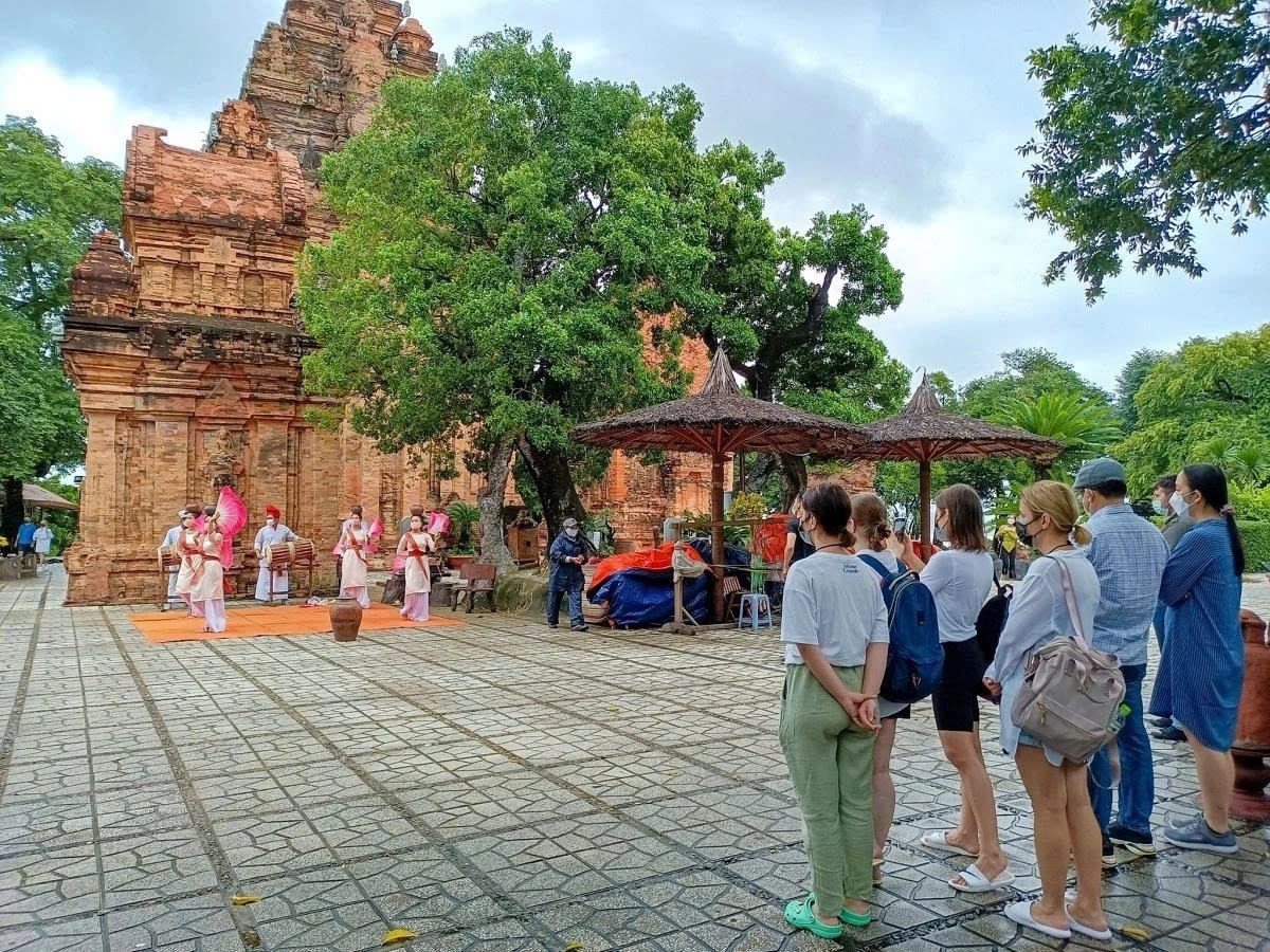 Russian tourists visit Khanh Hoa province. (Photo: Anex Vietnam)