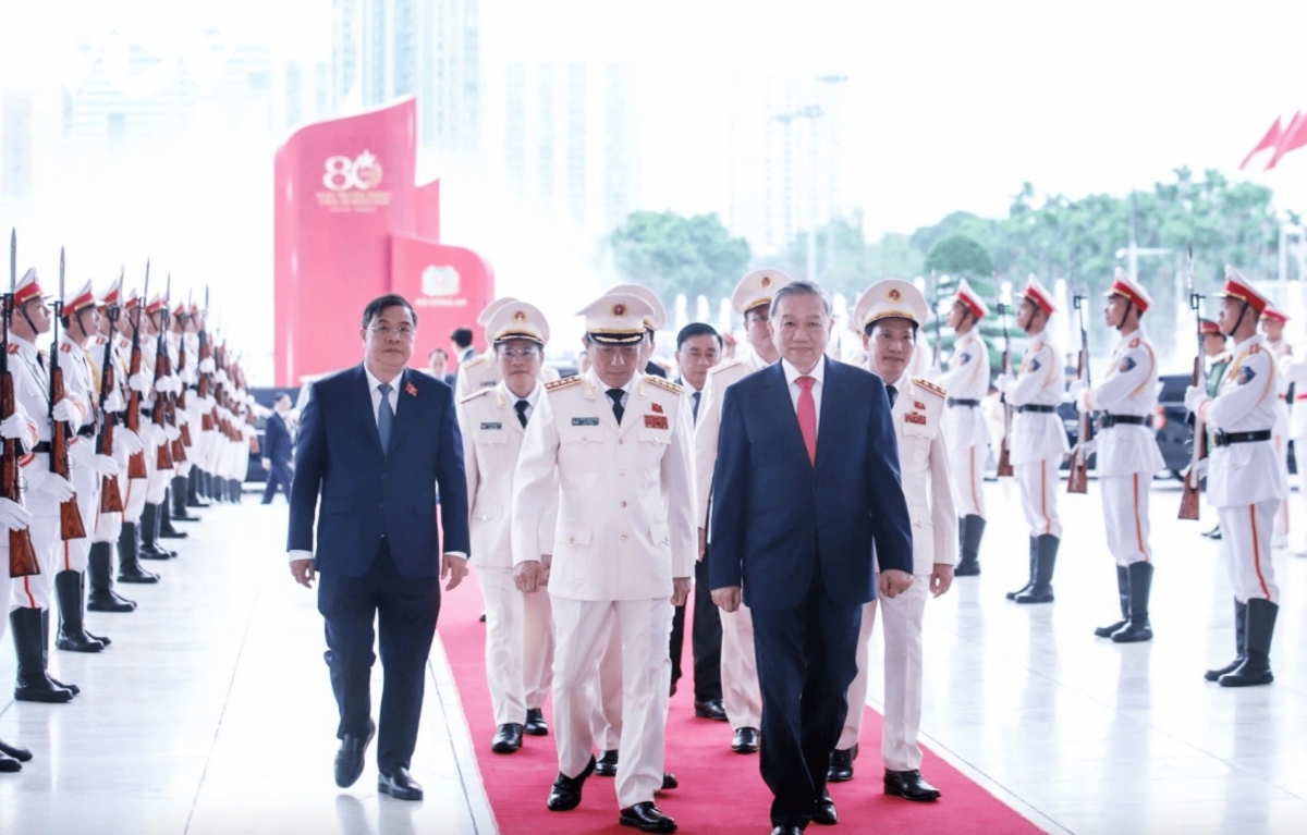 A ceremony marking the 80th Traditional Day of the People’s Public Security Force and the 20th All-People Security Safeguard Festival took place at the National Convention Center in Hanoi on August 17.
