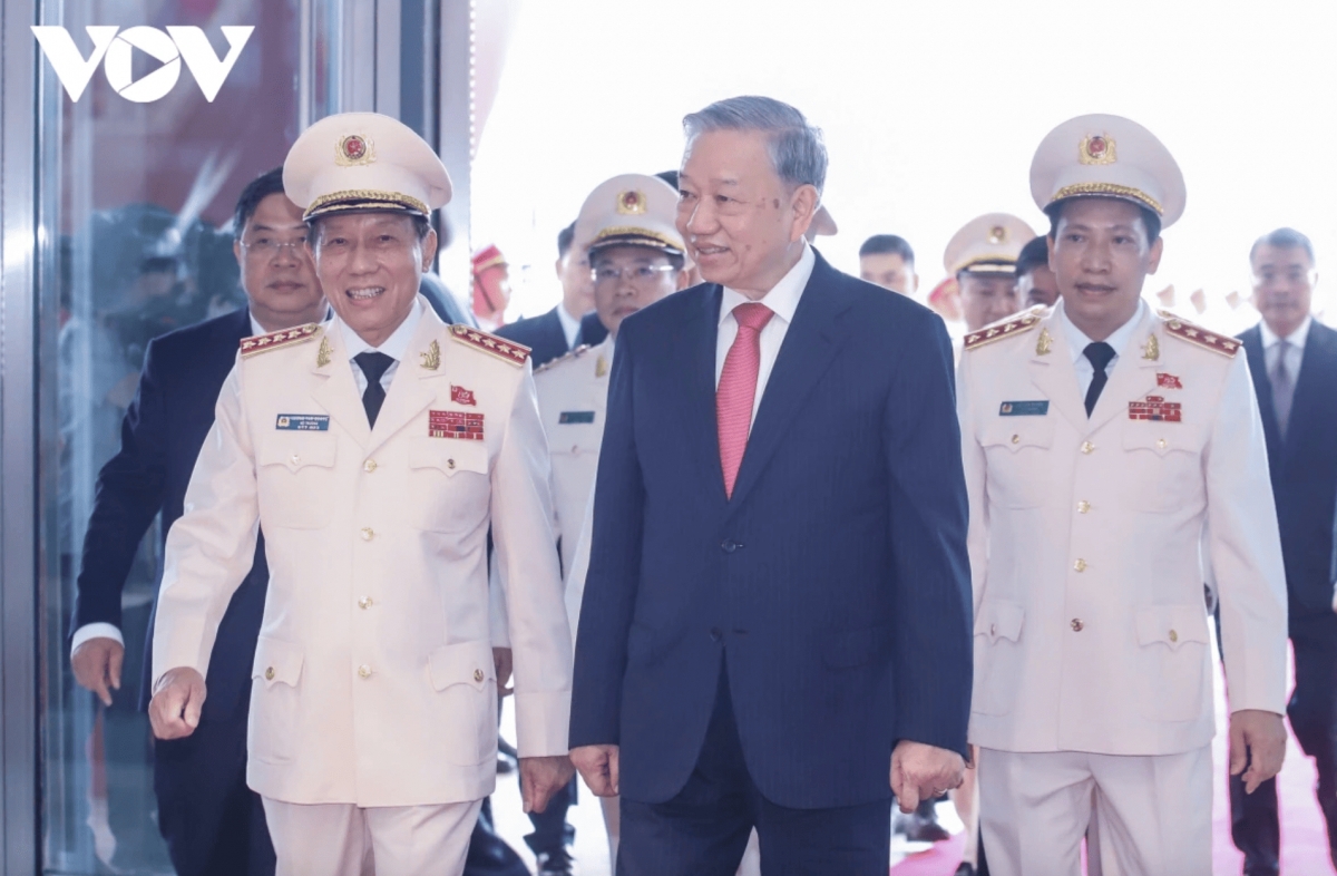 Party General Secretary To Lam with Minister of Public Security General Luong Tam Quang and Deputy Minister of Public Security Senior Lieutenant General Le Van Tuyen at the ceremony.
