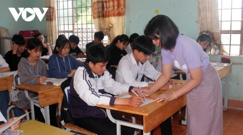 The Politburo requires the education sector to ensure the provision of a unified set of textbooks nationwide