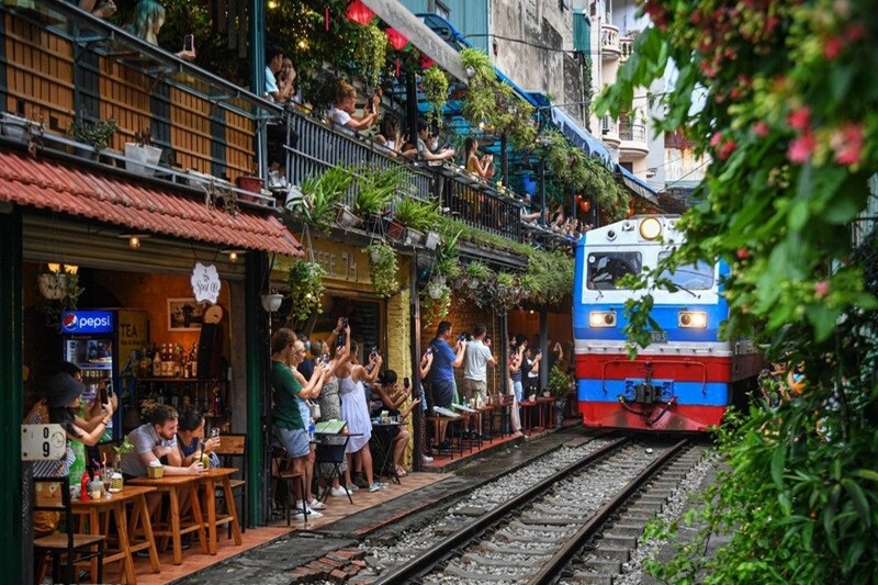 Hanoi will launch a night city tour on double-decker train (Photo: Internet)