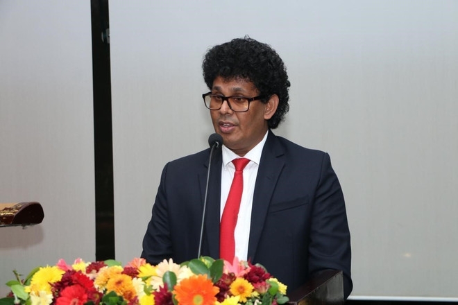 Sri Lankan Minister of Trade, Commerce, Food Security and Cooperative Development Wasantha Samarasinghe speaks at the event. (Photo: VNA)