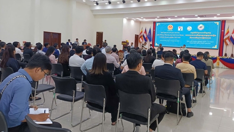 The Vietnam–Cambodia business networking conference takes place in Svay Rieng province, Cambodia, on August 27. (Photo: VNA)