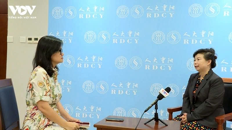 Professor Liu Ying (R) of the Chongyang Institute for Financial Studies at Renmin University of China in an interview granted to Beijing based VOV correspondent Bich Thuan