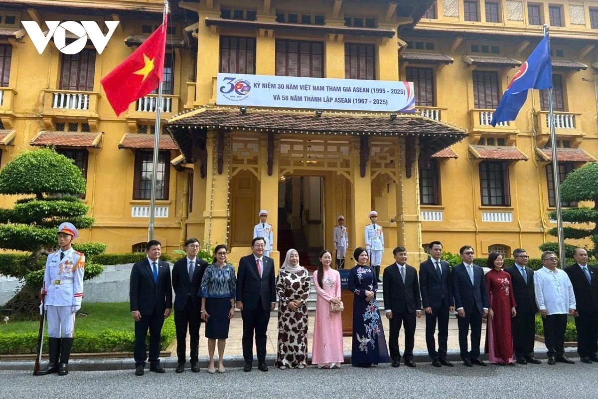 Delegates at the 2025 ASEAN flag-raising ceremony in Hanoi on August 8 marking 58 years of the regional bloc