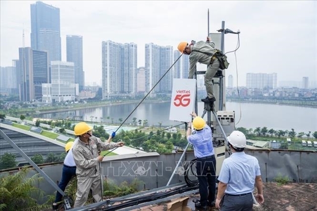 Viettel's engineers set up a 5G hub in Hanoi. (VNA/VNS Photo)