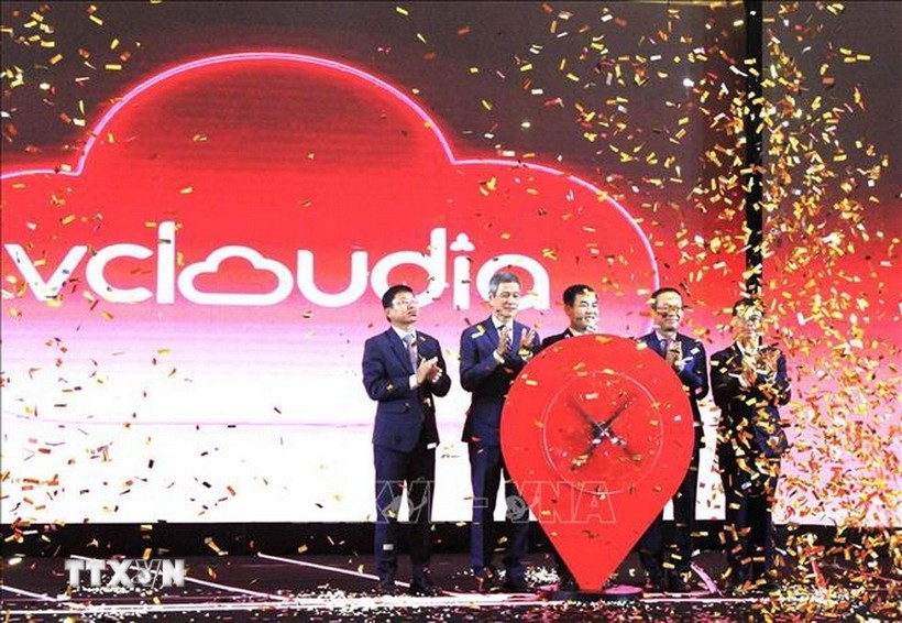 At the launch of the international cloud computing brand Vcloudia in Cambodia. (Photo: VNA)