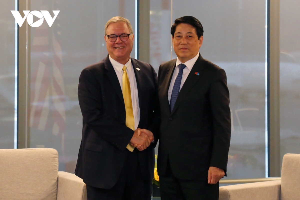 Upon arriving in Seattle, USA, on September 21, President Luong Cuong holds a meeting with Washington Lieutenant Governor Denny Heck.