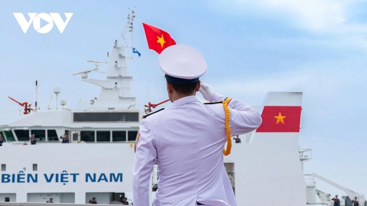 Held in the waters off Cam Ranh port, Khanh Hoa province, the maritime parade is broadcast live to Ba Dinh Square, symbolically connecting the mainland with the sea.