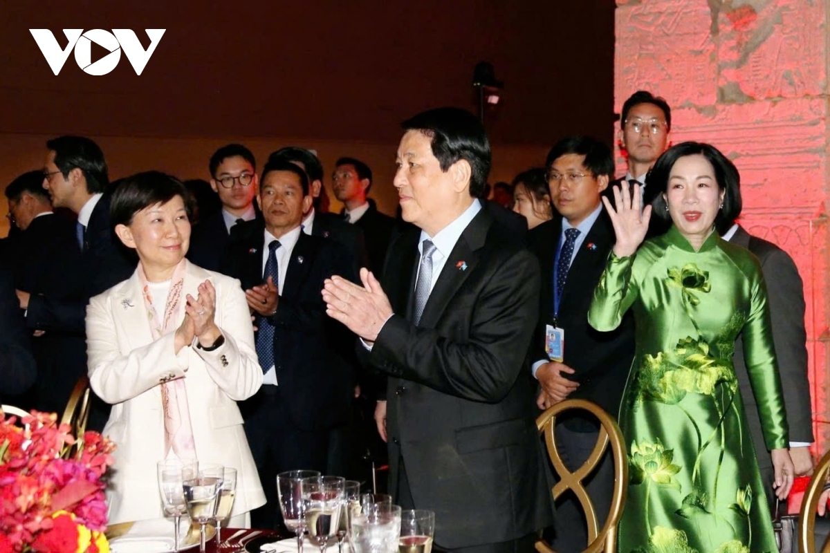 On the evening of September 22, President Luong Cuong and his spouse host a grand reception to commemorate Vietnam’s 80th National Day. In his speech, the President reaffirms that Vietnam will always maintain a steadfast stance in supporting multilateralism, the United Nations Charter, and international law, resolving disputes and disagreements through peaceful means, while firmly protecting national and people’s interests.