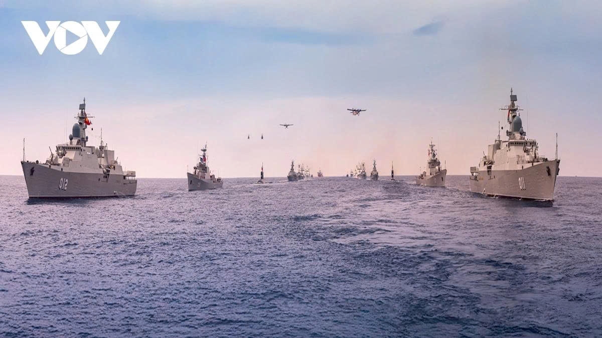 This is the largest naval parade ever held, marking the Navy’s extraordinary progress from its early days of armed motorboats to today’s modern, well-equipped force.