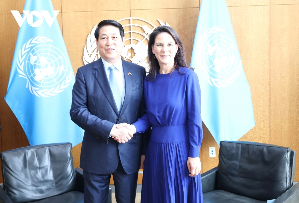 Meeting with UNGA 80 President Annalena Baerbock on the same day, President Luong Cuong says Vietnam is preparing to host the Signing Ceremony of the UN Convention against Cybercrime in Hanoi, as well as to assume the role of President of the 11th Review Conference of the Treaty on the Non-Proliferation of Nuclear Weapons. He requests Baerbock’s strong support for Vietnam’s efforts, and expresses hope that she would advocate for and facilitate opportunities for Vietnamese professionals to work at the United Nations.