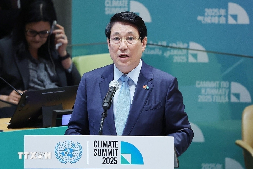 Delivering a speech at the Special High-Level Event on Climate Action in New York on September 24, the President emphasises that countries must fully and promptly fulfill their commitments to climate finance, especially in mobilising resources for a just transition, in order to jointly overcome the challenges of climate change. He reaffirms that Vietnam remains steadfast in its goal of sustainable development, seeking a balance between economic growth and environmental protection.
