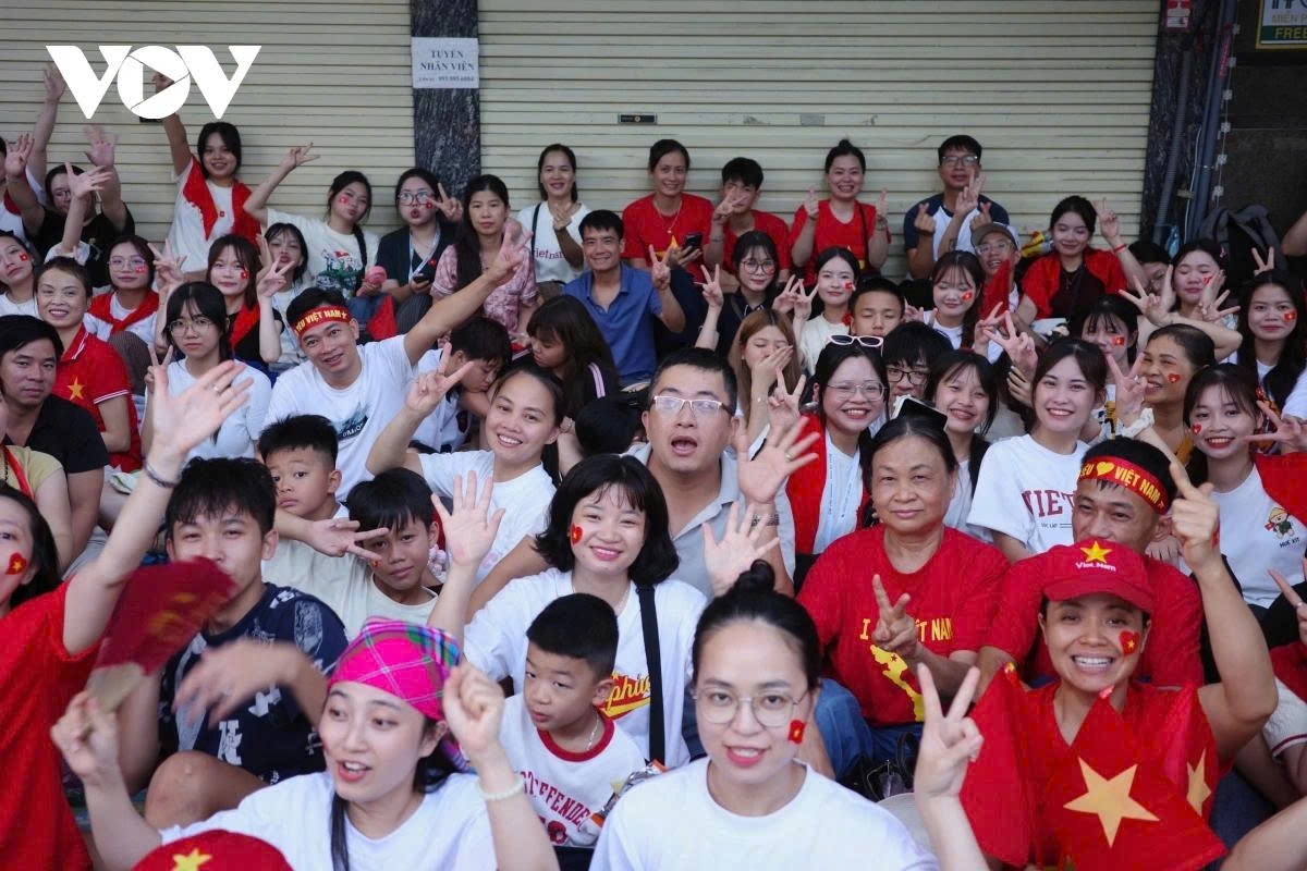 Spectators brim with excitement and patriotic pride as they witness the parade units march past on the country’s National Day.
