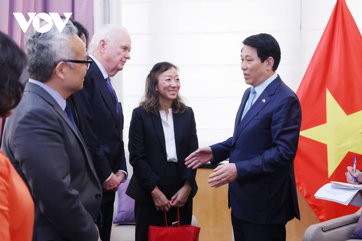 On the afternoon of September 24, President Luong Cuong receives leaders of the Weatherhead East Asian Institute and the Vietnam Program at Columbia University.