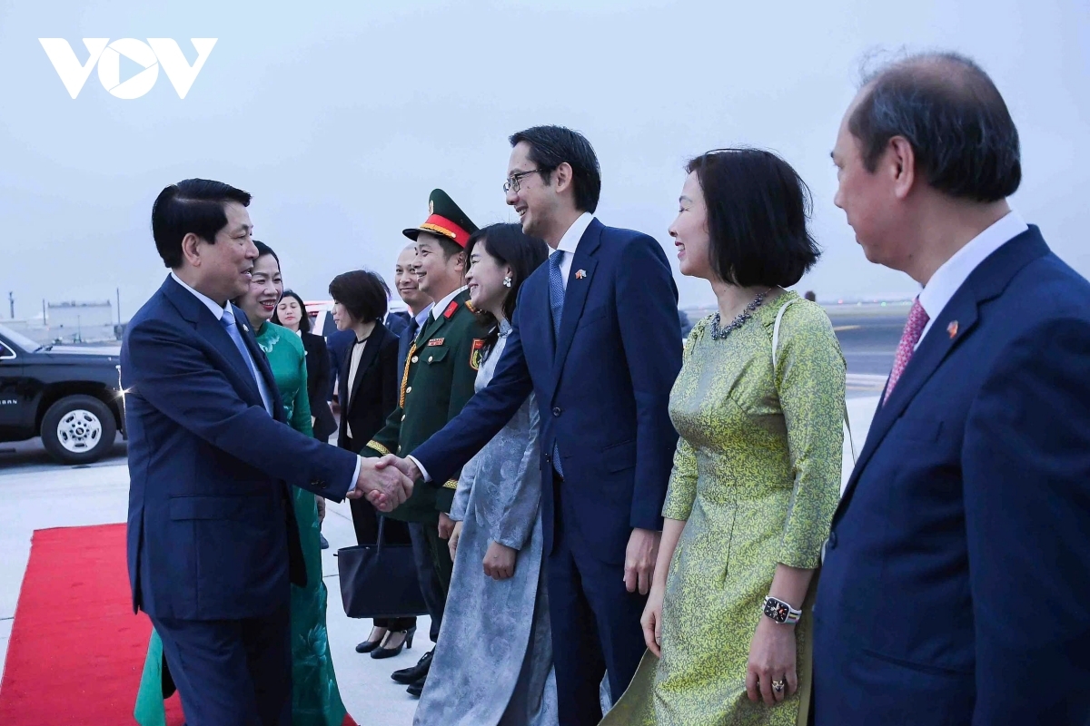 On the afternoon of September 24, President Luong Cuong, his spouse, and the high-level Vietnamese delegation depart New York, successfully concluding their working trip to attend the High-Level General Debate of the 80th United Nations General Assembly, and conduct bilateral activities in the United States.