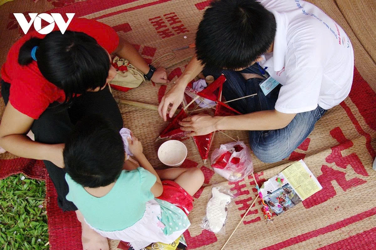 Hau Ai village, on the outskirts of Hanoi, has been dubbed the “capital of Mid-Autumn Festival toys” in northern Vietnam.