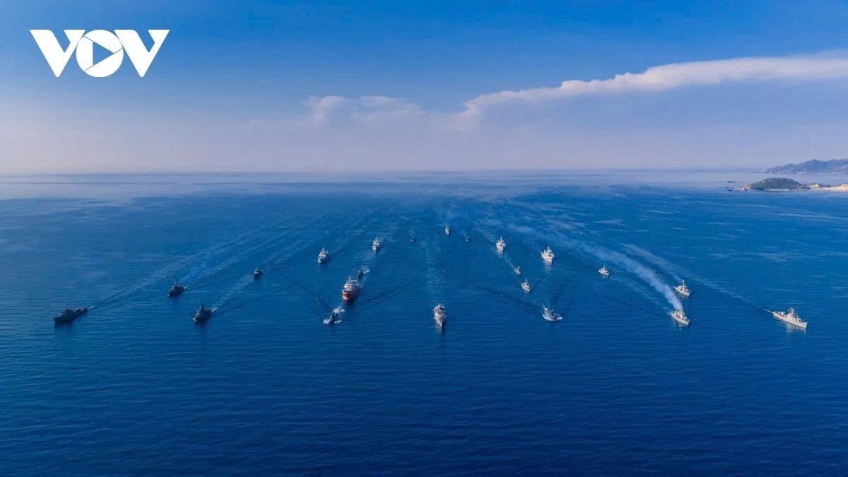 The parade formation features creative and imposing shapes such as the letters “A” and “V,” and diamond patterns, underscoring both solemnity and military ingenuity.