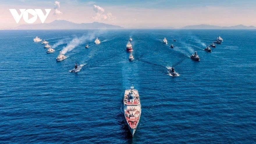 At the same time, the Vietnam People’s Navy also holds a large-scale naval parade in the waters of Cam Ranh port, Khanh Hoa province, showcasing the strength of the navy force.