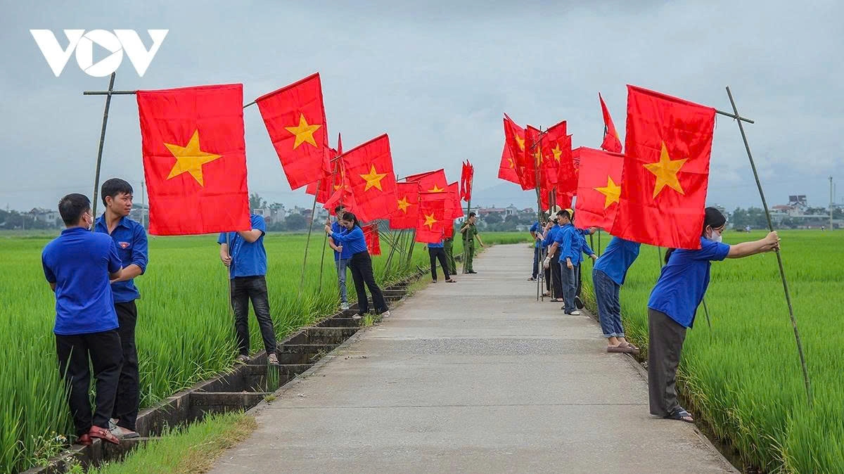 Beyond being a symbolic youth project, the “National Flag Road” also serves as a powerful visual form of communication, helping to foster patriotic pride and national spirit among the people during the National Day celebrations.