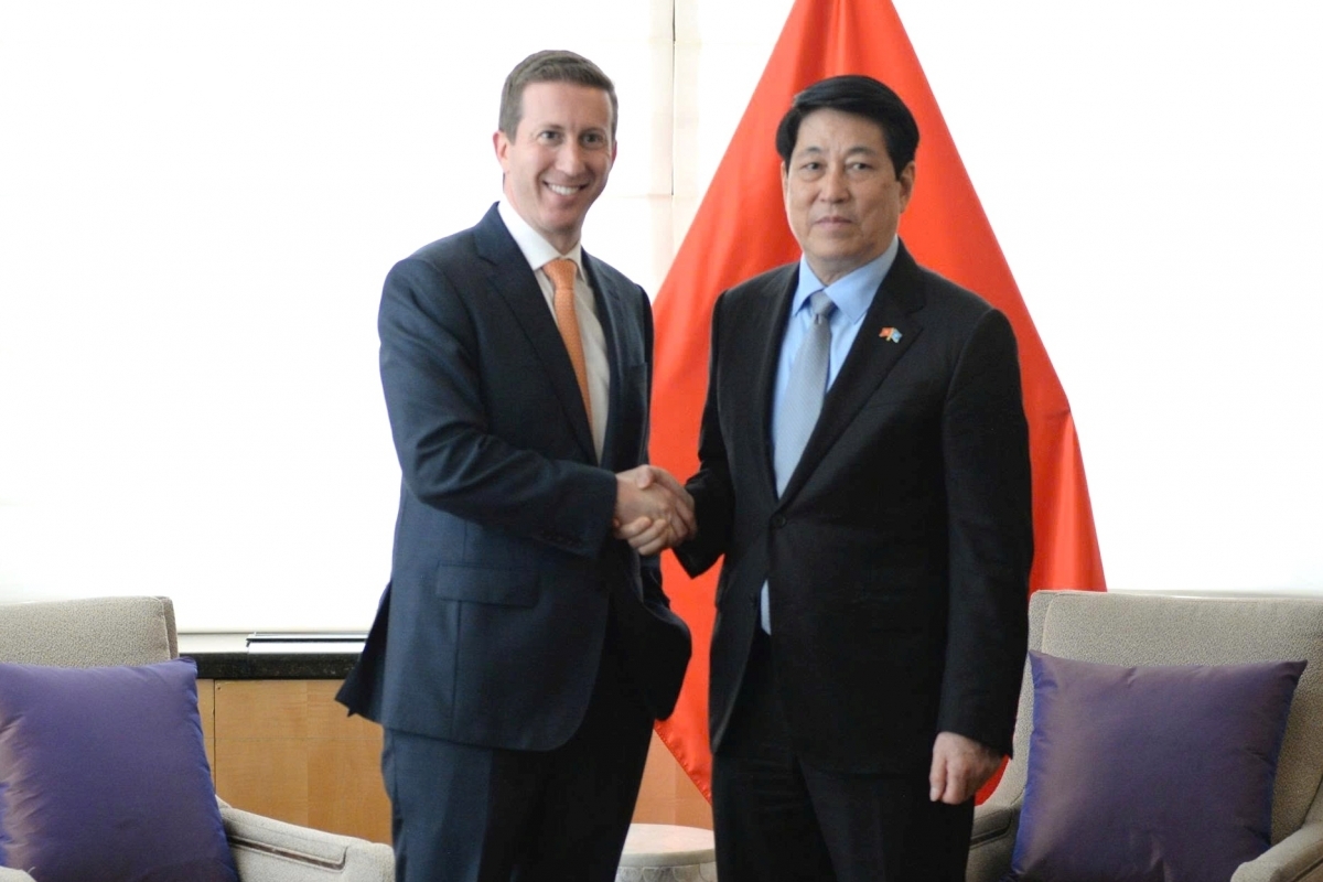 Also on September 22, President Luong Cuong receives Jeffrey David Perlman, CEO of Warburg Pincus and Chairman of the US-ASEAN Business Council. He affirms that Vietnam always values and creates favourable conditions for capable and committed investors, including Warburg Pincus, to invest and do business in the country.