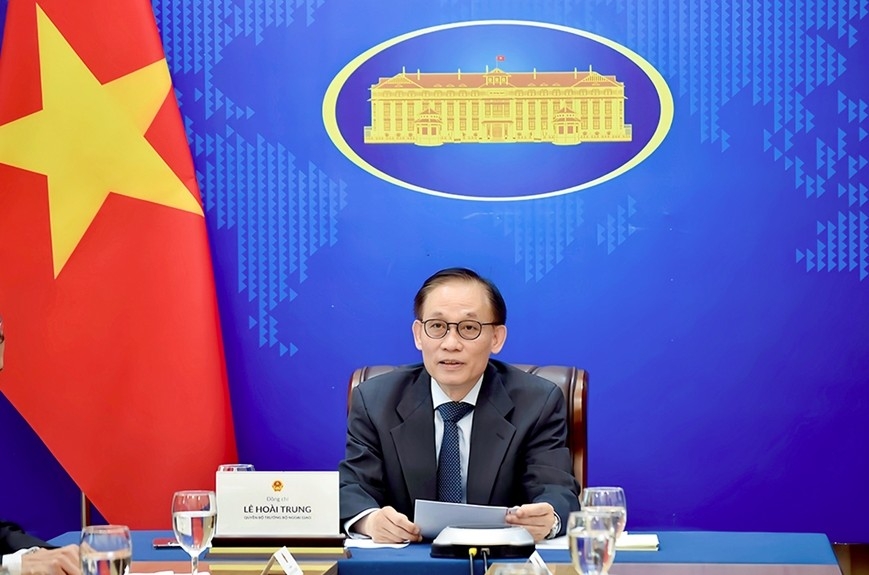 Le Hoai Trung, Secretary of the Party Central Committee and Acting Minister of Foreign Affairs, during the online phone call. (Photo: Ministry of Foreign Affairs)